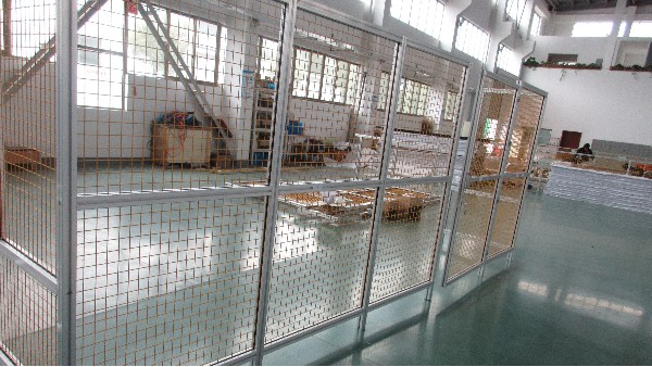 3030工業(yè)鋁型材定做防護(hù)圍欄合理嗎？-澳宏鋁業(yè)