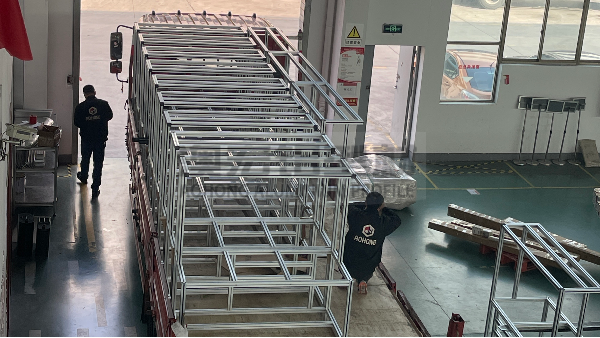 8080鋁型材如何成就汽車行業(yè)堅固的自動化設(shè)備機(jī)架