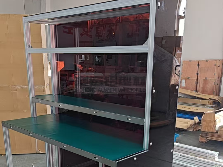 4040RA鋁型材打造多功能操作臺(tái)，賦能機(jī)械設(shè)備制造高效升級