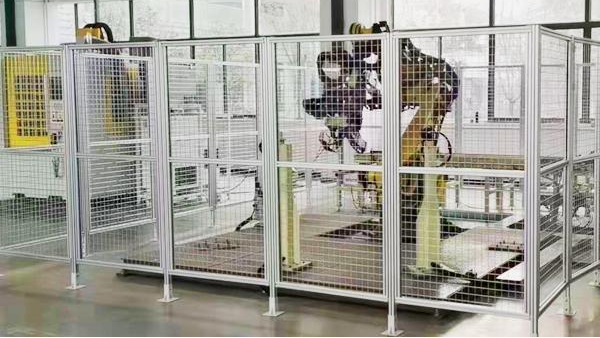 工業(yè)鋁型材圍欄由哪幾個部分組成的？